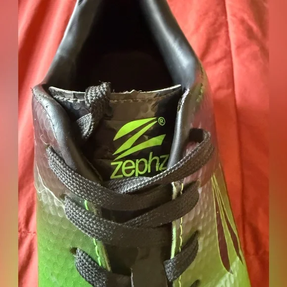 Big Kids’ Wide Traxx Soccer Cleats - Youth Size 6EE - Picture 6 of 11